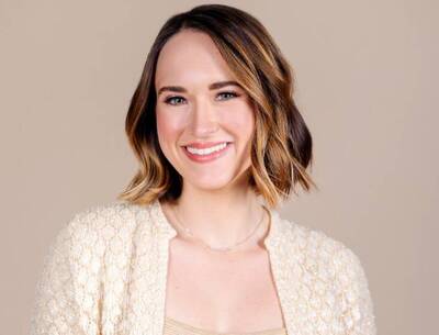 沒有大學學位、兼職出頭天！30歲靚女靠副業每月賺進60萬元