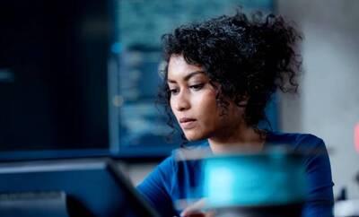 新報告驚人數據！生成式AI將「徹底改變」職場 白領衝擊大過藍領