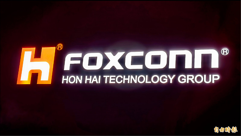 鴻海10月營收創新高 大立光進入淡季