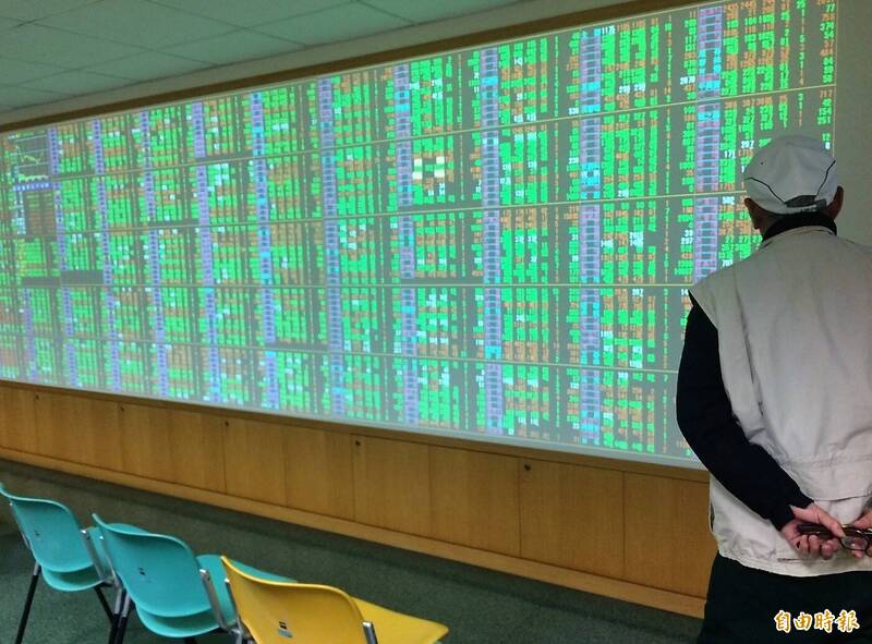 8年就能半退休？靠跑船賺本金、ETF滾利息 網直言：沒這麼簡單