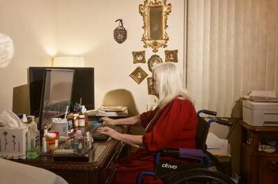 存不夠錢！84歲阿嬤「坐輪椅工作到半夜」不敢退休 親揭生存現實