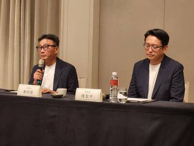 獻花哀悼北捷死者大露整袋UG品牌挨轟 董事長鄭凱隆認了行為不當