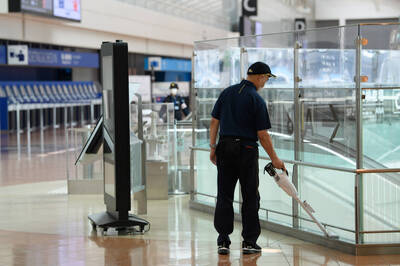 被年輕員工怒吼好屈辱！63歲退休部長當清潔工 親揭崩潰現實