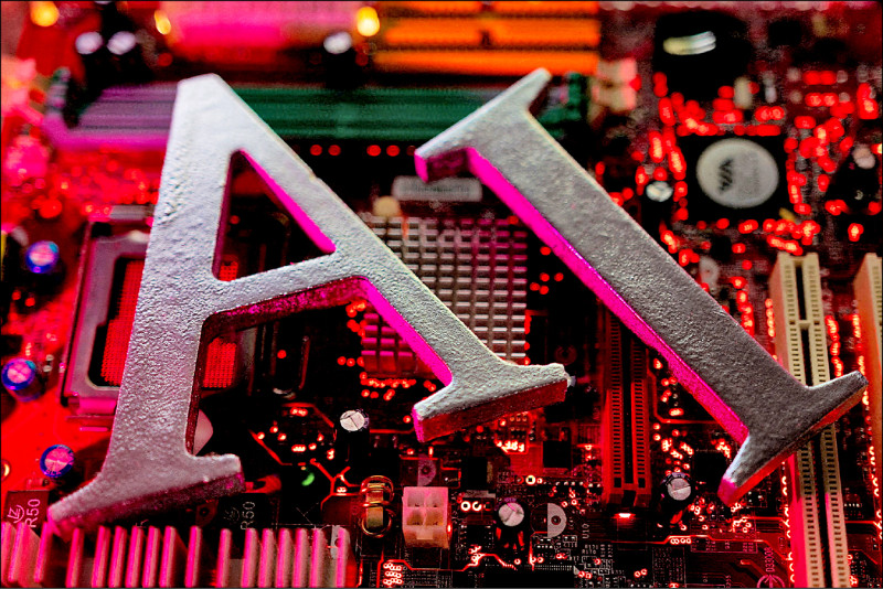 居高思危 分析師：注意AI驅動通膨風險