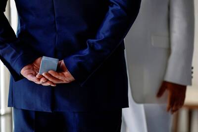 熬到晉升年薪200萬元 55歲經理看到薪資單後嚇傻問「哪裡搞錯？」恍然大悟了