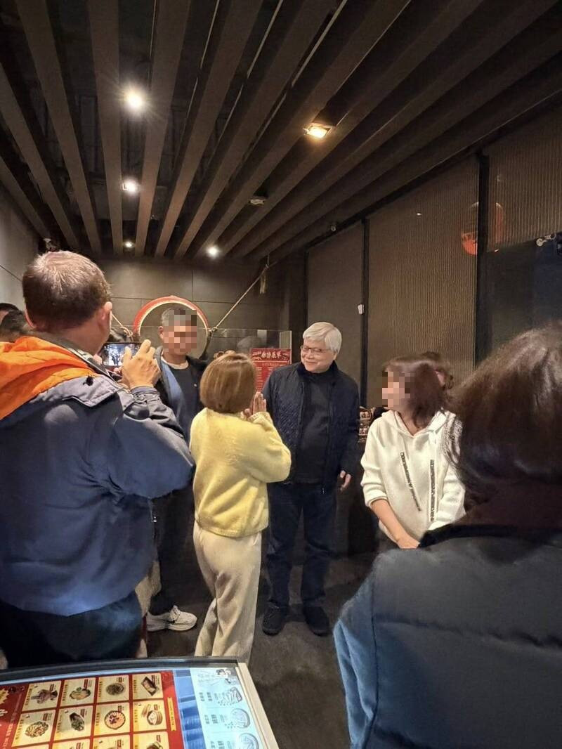 捕獲野生台積電董事長！魏哲家親民合照：常來就會遇到我