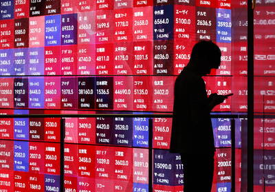 東京股市嗨翻了！日經指數開盤續噴 盤中首登54000點關卡破新高