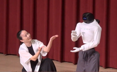 上緯「台智寶」人形機器人首登磐石會 成功挑戰人機共舞