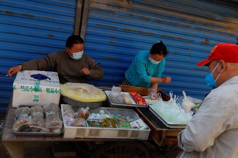 從冷宮復活！中共黨媒重提「地攤經濟」 認能助內需起死回生