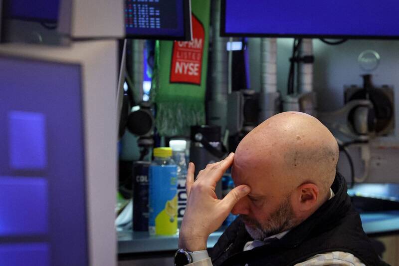 美股收盤》道瓊大跌逾800點  台積電ADR微跌0.13％