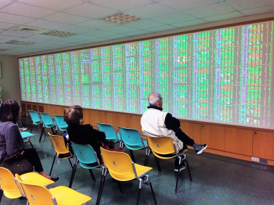 台股跌幅5.12％ 投顧:「以靜制動  不要大動作」