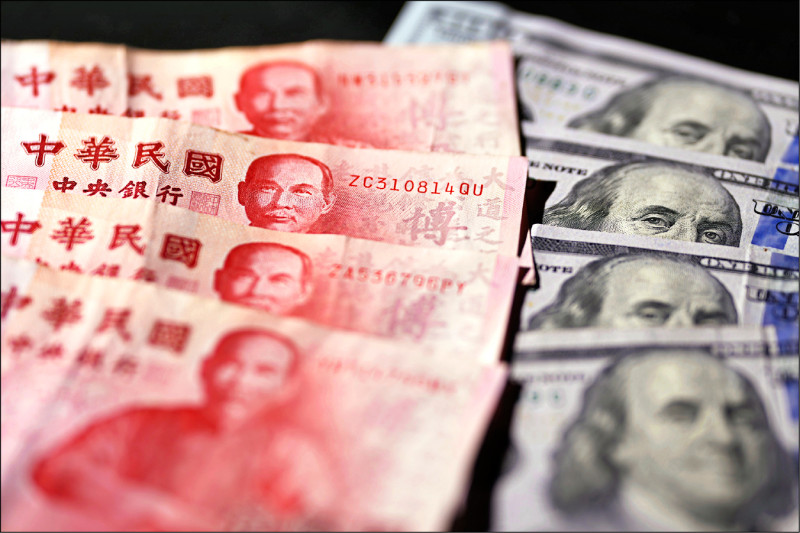 超級央行週登場 美元拉回 台幣結束連3黑