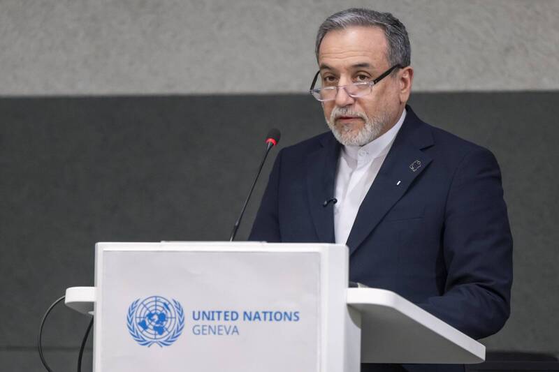 日媒：伊朗準備協商讓日本船隻通過荷姆茲海峽