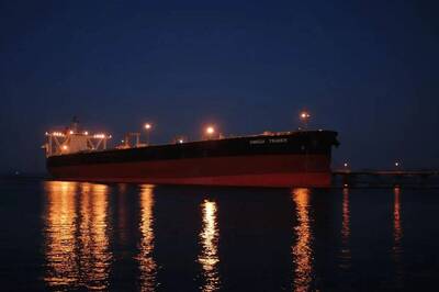 伊拉克超級油輪通過荷姆茲海峽 滿載200萬桶原油有望緩解油市壓力