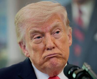 川普神秘地說收到伊朗送一份「非常大禮物」與「兩樣東西」有關