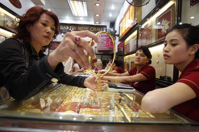 金價大跌快2成超級甜？這國民眾排隊瘋搶