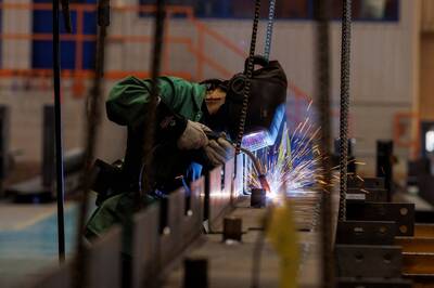 年薪410萬工程師改當焊工不後悔 她喊：換來前所未有的安心