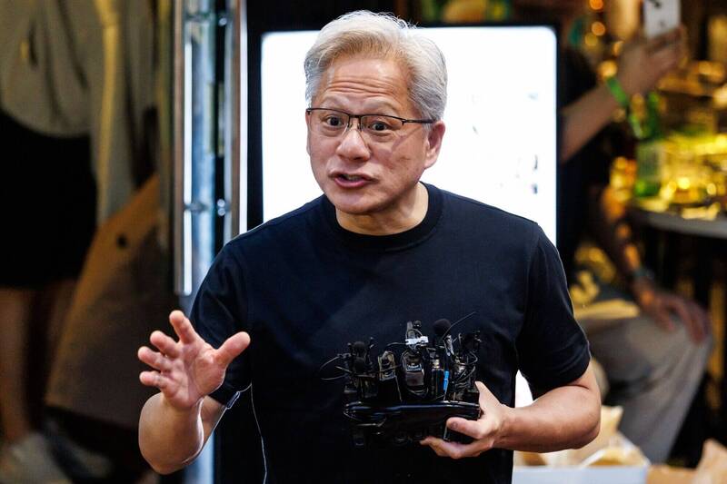 黃仁勳訪韓私人行程曝光！帶家人大啖蔘雞湯直呼好吃