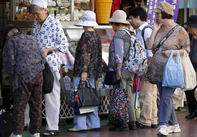 住千萬豪宅、天天喝下午茶！75歲貴婦五年後一刷存摺嚇壞了