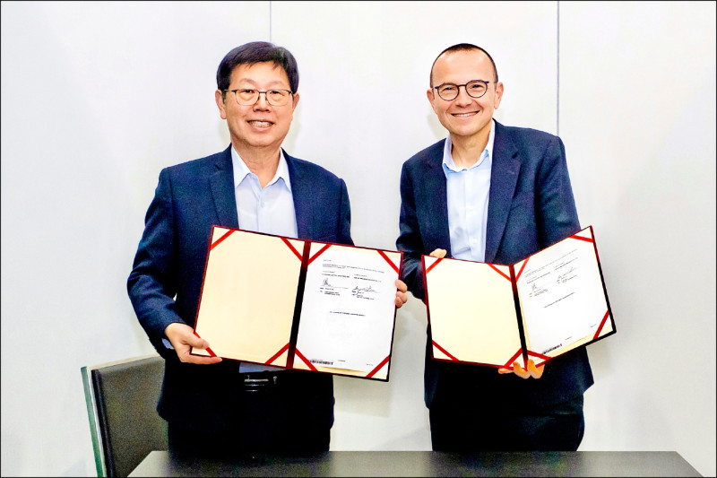 打造次世代資料中心 鴻海攜施耐德攻AI工廠