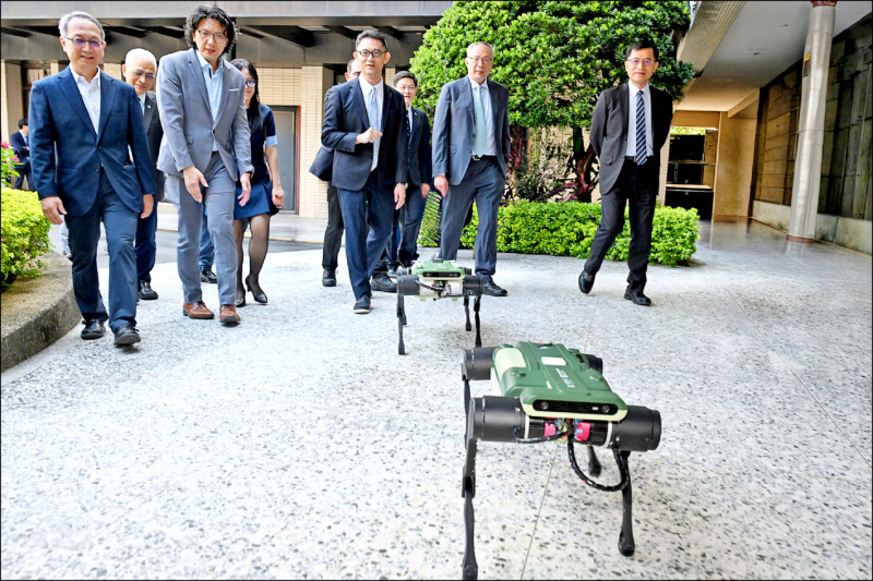 全球機器狗競賽》四足機器人台灣隊成軍 搶攻機器狗非紅鏈商機