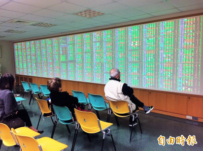 黑色星期二台股血洗日 資金湧向非投等債ETF避險