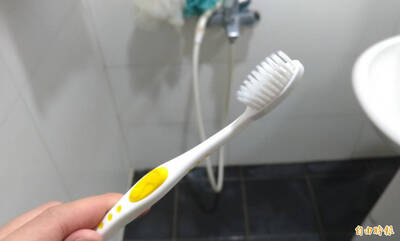 舊牙刷先別丟！3招讓廢物變絕佳神器 省錢又超好用
