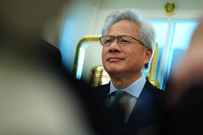 黃仁勳踏入危險陷阱中！科技大老警告：輝達正重蹈英特爾對抗超微覆轍