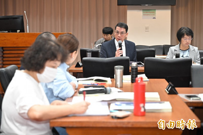 朝野協商所得稅法！未成年免稅額增50％  軍公教、農勞保費比照健保全額扣除