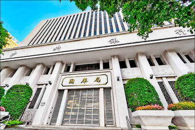 央行連10凍！上修全年經濟成長率至11.48％、通膨率破2％