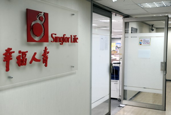 金管會擬標售2人壽 國泰、富邦仍在評估