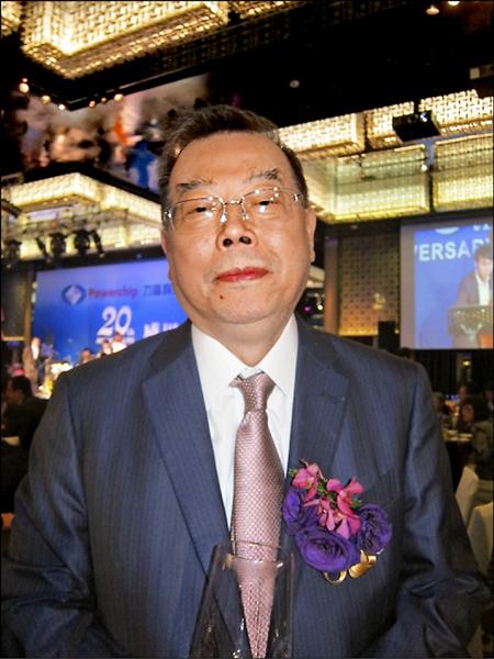 黃崇仁 打不死的九命怪貓