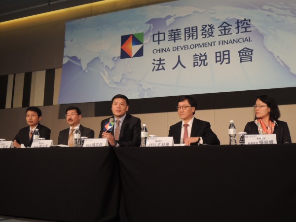 開發金控2014年稅後獲利 重回百億水準