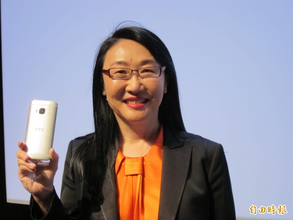宏達電機皇M9、奇美博物館相互給對方第一次