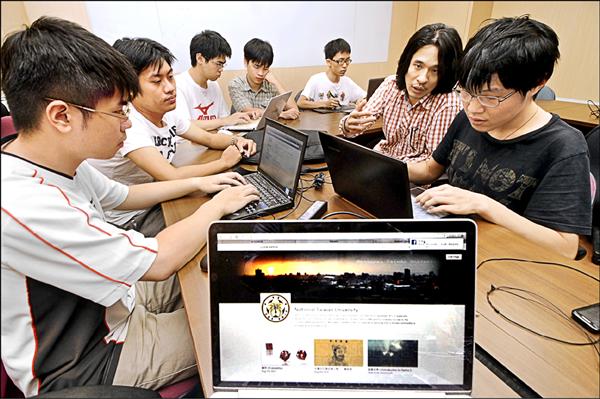 李焜耀、施崇棠、林百里 都是系友