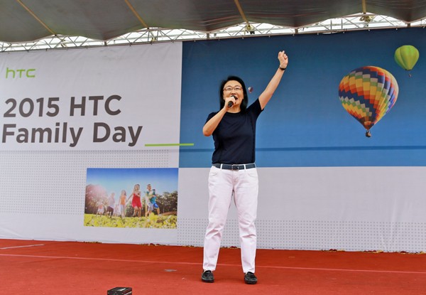 中國網友落井下石︰HTC裁員5成