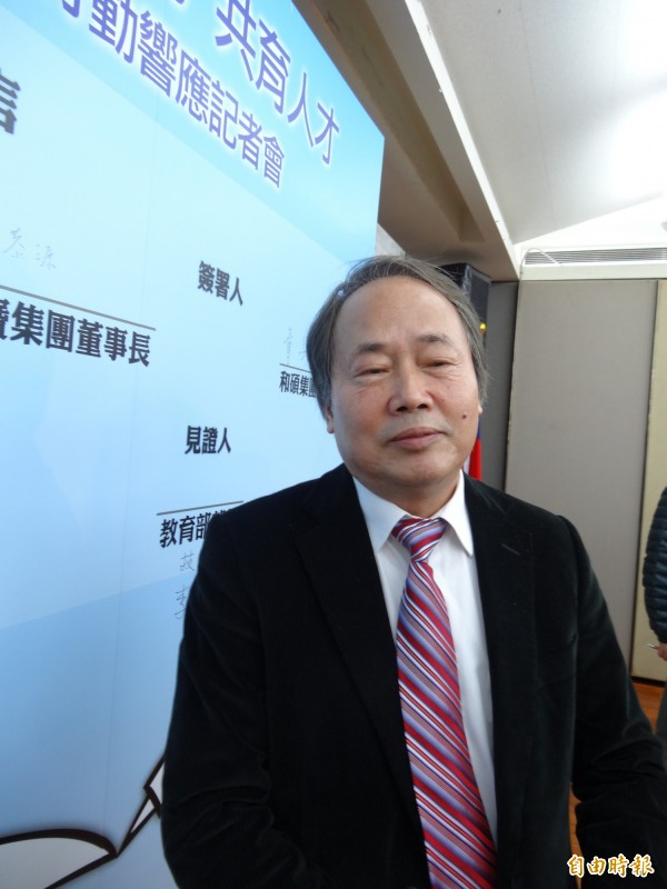 景碩董事長童子賢交棒 執行長郭明棟兼任董座