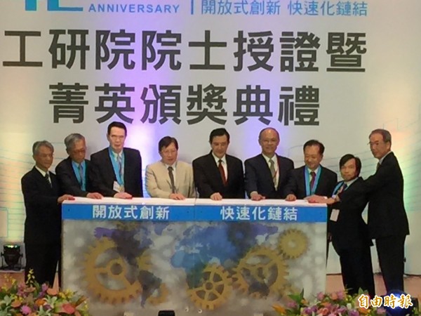 總統肯定章青駒貢獻 張忠謀感心痛與惋惜