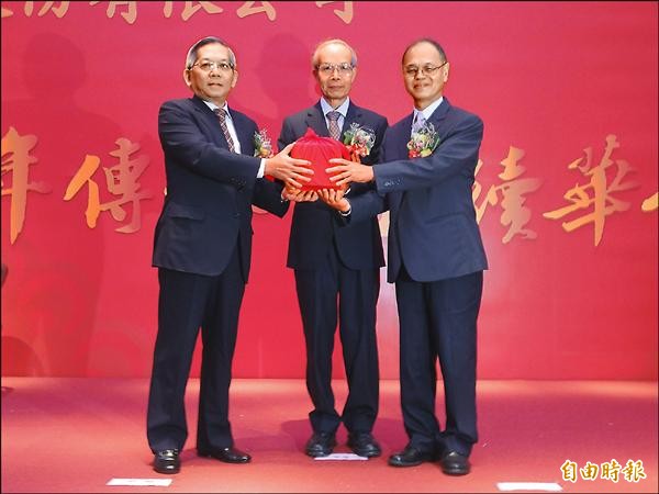劉燈城榮退 徐光曦接華南金