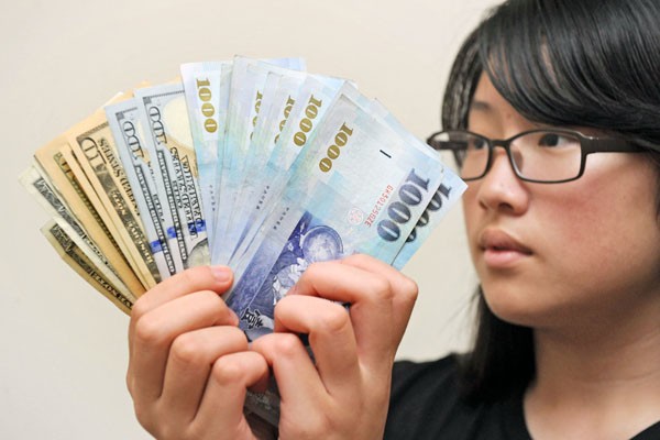 台幣貶3.9分 收32.801元