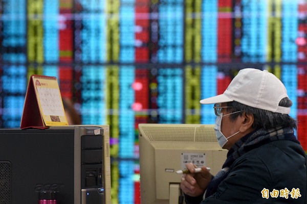 8月股災 大股東撿便宜