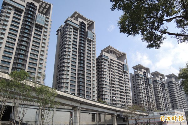 〈台股青紅燈〉一群獅子的美河市