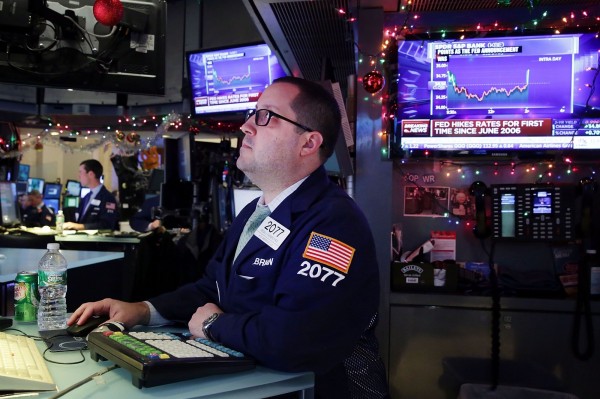 美國啟動近10年來首次升息 美股收盤漲逾1%