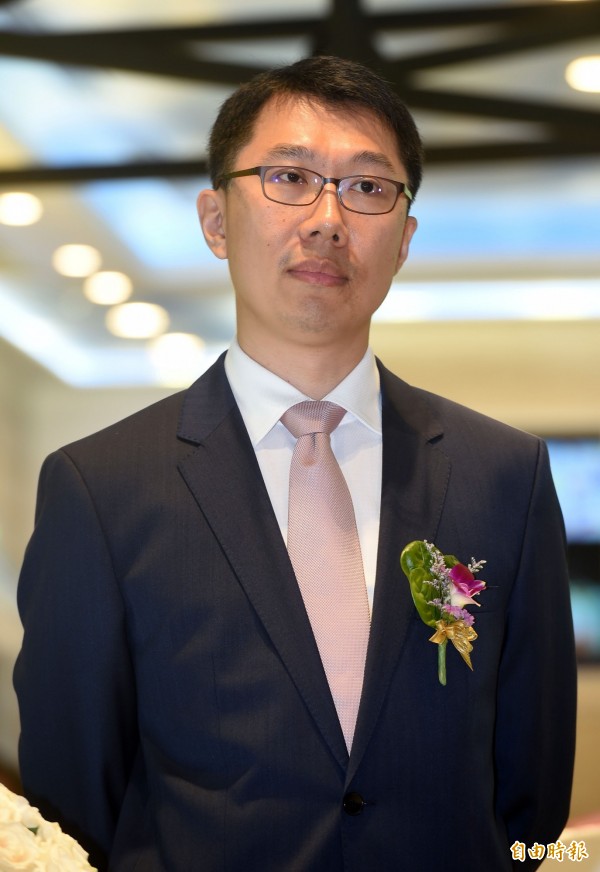 郭董助《老鷹想飛》郭守正:爭取公播權到國中小播放