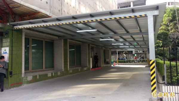 上午8點半 長榮總裁張國煒進辦公室了!