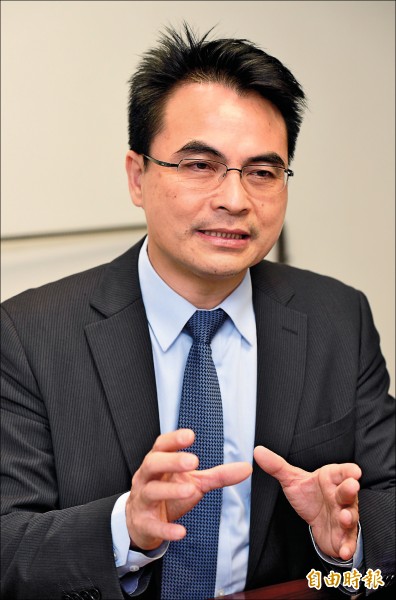 《星期專訪》台灣建築安全履歷協會理事長戴雲發︰ 全國各地 還有很多「維冠們」