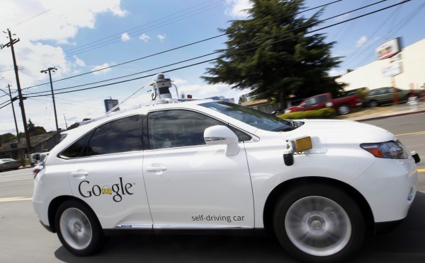 無人車發生小車禍 Google坦承有責任