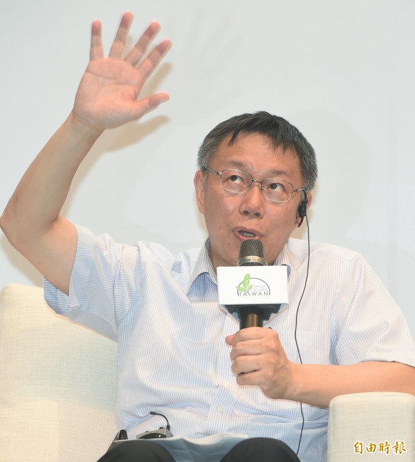 柯P化身「柯小智」 為「SF世界盃」拍廣告片
