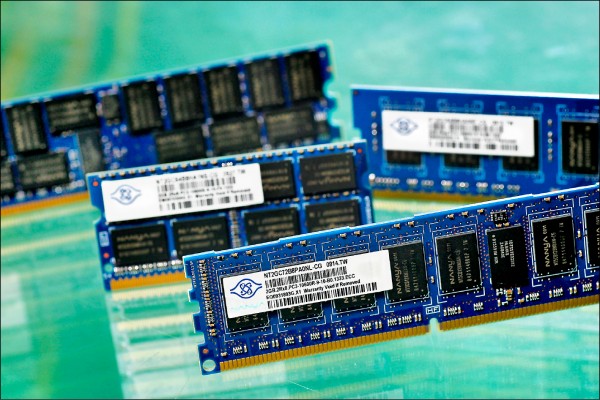 PC代工廠搶貨引發 DRAM價格Q4漲3成