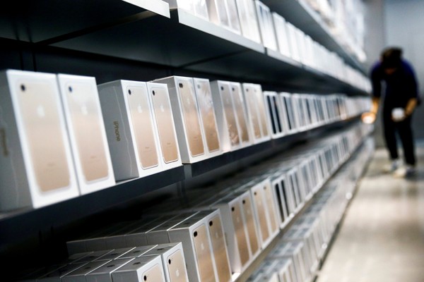 iPhone8要用OLED 供貨商趕不出來